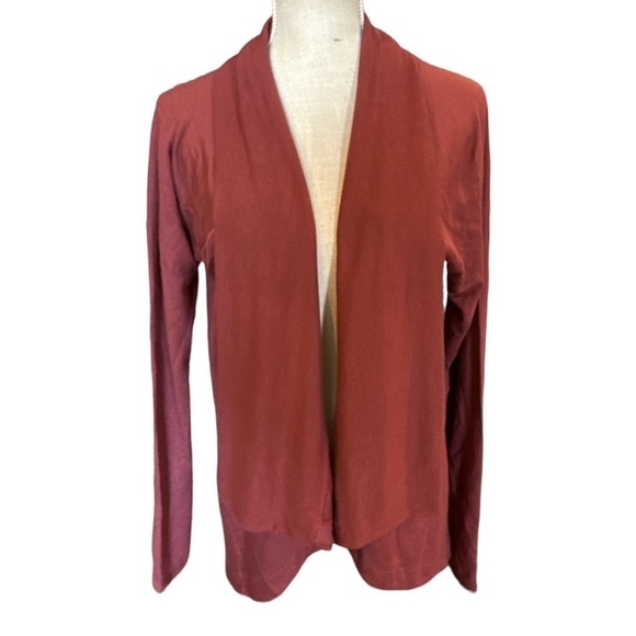 Like New - Athleta Nirvana Wear 2 Ways Wrap - in Maple Red - size M Tall - Picture 4 of 7
